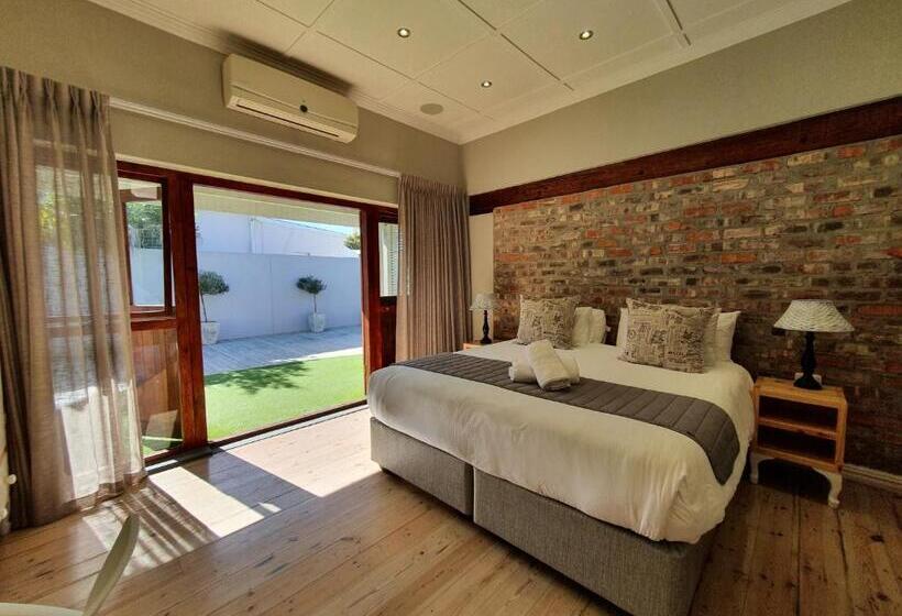 اتاق لوکس, Two Fat Owls Guesthouse