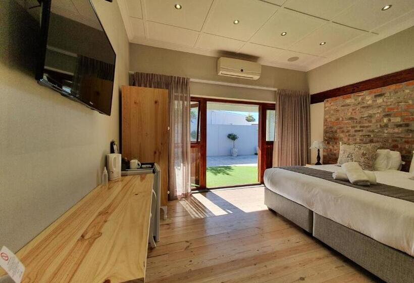 اتاق لوکس, Two Fat Owls Guesthouse