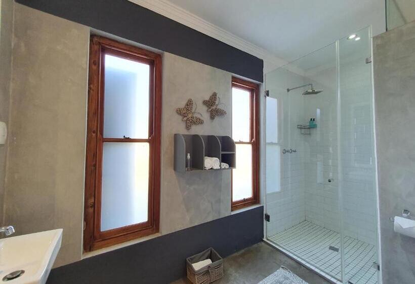 اتاق لوکس, Two Fat Owls Guesthouse