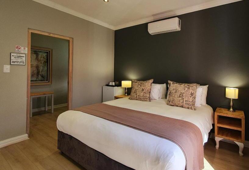 اتاق لوکس, Two Fat Owls Guesthouse