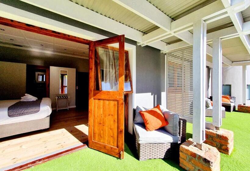 اتاق لوکس, Two Fat Owls Guesthouse