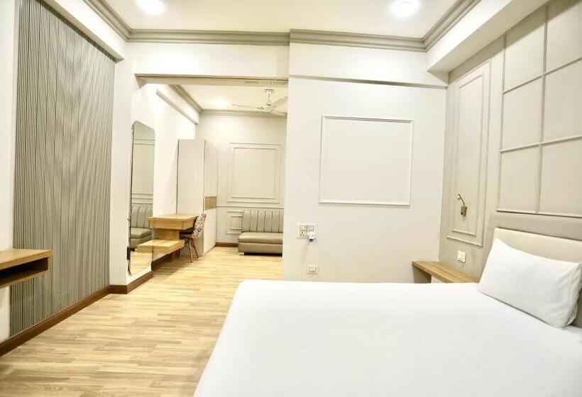 Трехместный Номер Классика, Wish Leisure, Noida, Sector 104