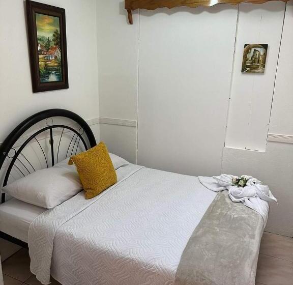 חדר סטנדרט לשלושה, Tico Bed & Breakfast La Fortuna