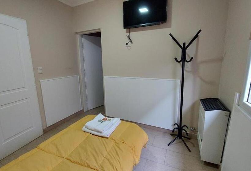 اتاق استاندارد یک نفره, El Viejo Bar