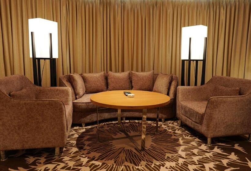 Люкс Вид на Город, Gokulam Grand Trivandrum