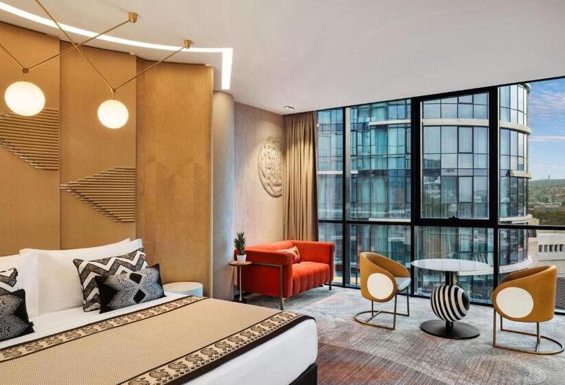 اتاق لوکس با تخت بزرگ, Paragraph Freedom Square, A Luxury Collection Hotel, Tbilisi