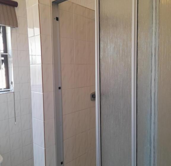 Номер Стандарт Вид на Сад, Chappel Hide Out