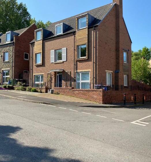 Дом 3 Спальни, Number 2, Spacious Rooms, Near Ironbridge!