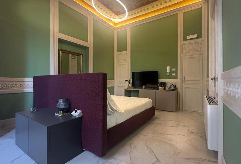 اتاق لوکس با بالکن, Palazzo Maqueda
