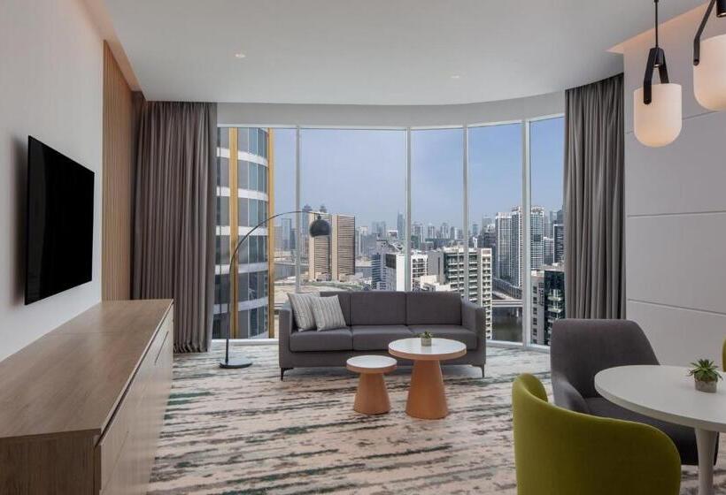 سوئیت با چشم‌انداز, Holiday Inn Dubai Business Bay, An Ihg