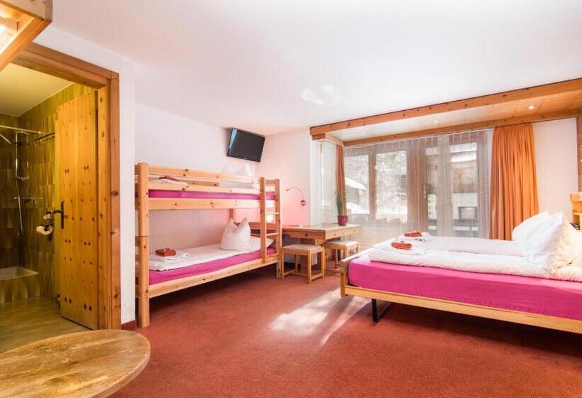 Perhehuone, La Collina