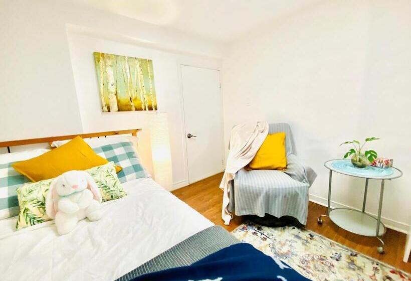标准间, Toronto Bed & Breakfast   Free Parking, Subway Access