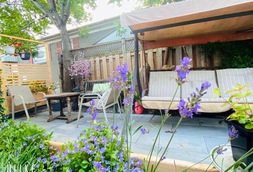 标准间, Toronto Bed & Breakfast   Free Parking, Subway Access