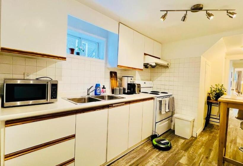 标准间, Toronto Bed & Breakfast   Free Parking, Subway Access