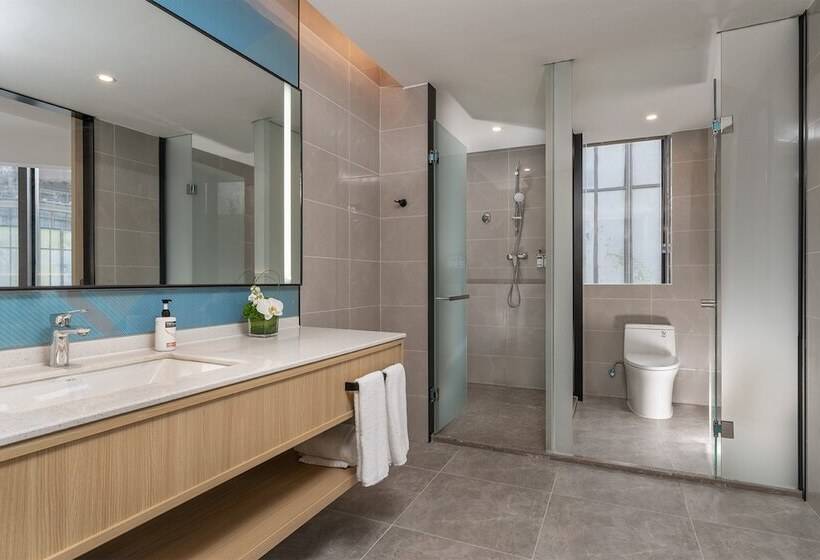 Номер Стандарт с Балконом, Holiday Inn Express Wenchang By Ihg