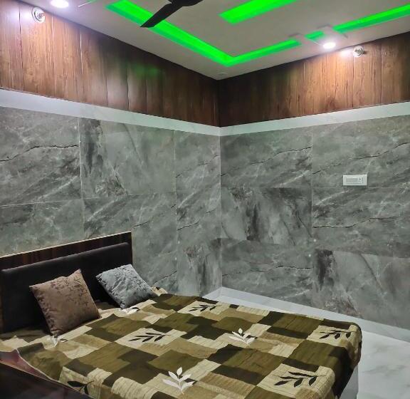 Трехместный Номер Классика, Oyo Highway Inn