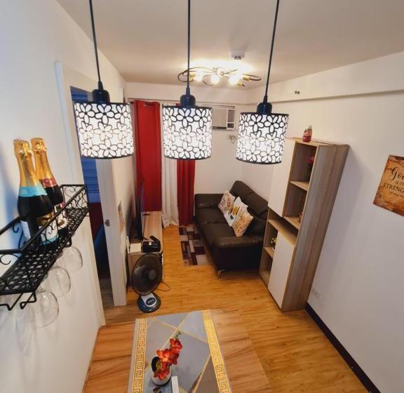 Люкс с Балконом, Janz Davao Condo Staycation Near Davao Airport