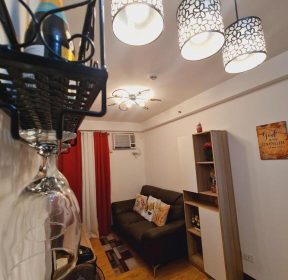 Люкс с Балконом, Janz Davao Condo Staycation Near Davao Airport