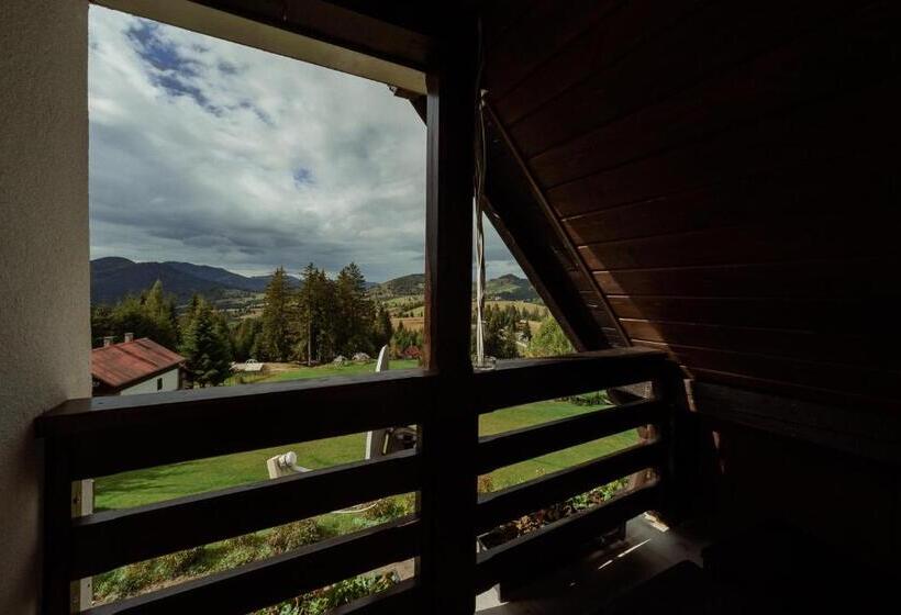 اتاق استاندارد چهارنفره با بالکن, Tihuța Retreat