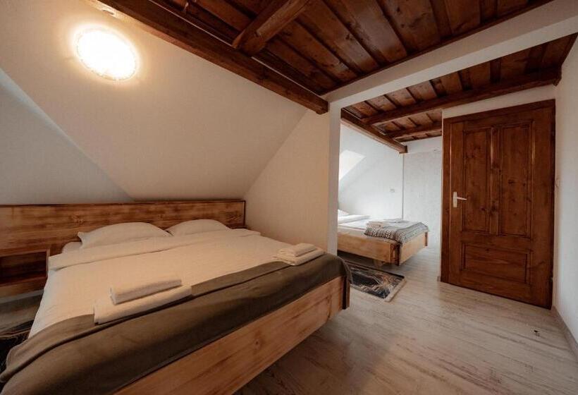 اتاق استاندارد چهارنفره با بالکن, Tihuța Retreat