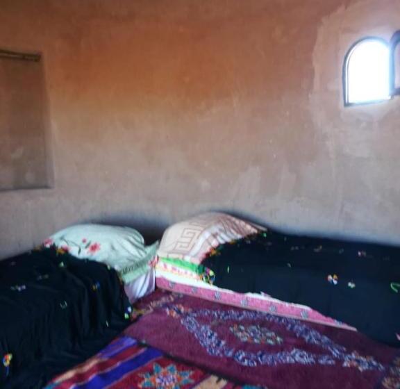 اتاق استاندارد سه نفره, Camp Iguidi Tours