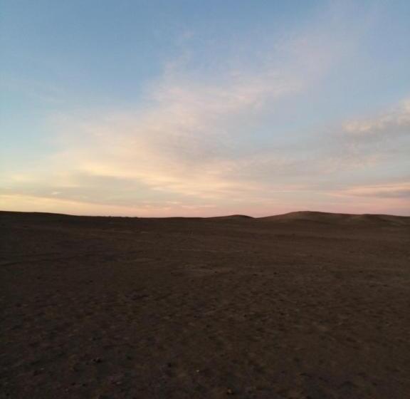 چادر با خدمات رفاهی استاندارد, Camp Iguidi Tours