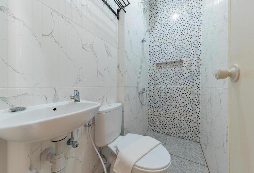 Номер Deluxe, Reddoorz Near Csb Mall Cirebon