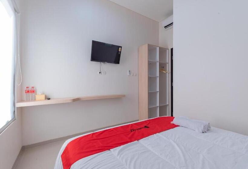 Номер Deluxe, Reddoorz Near Csb Mall Cirebon