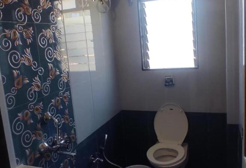 Люкс, Shivam Palace Nagaon