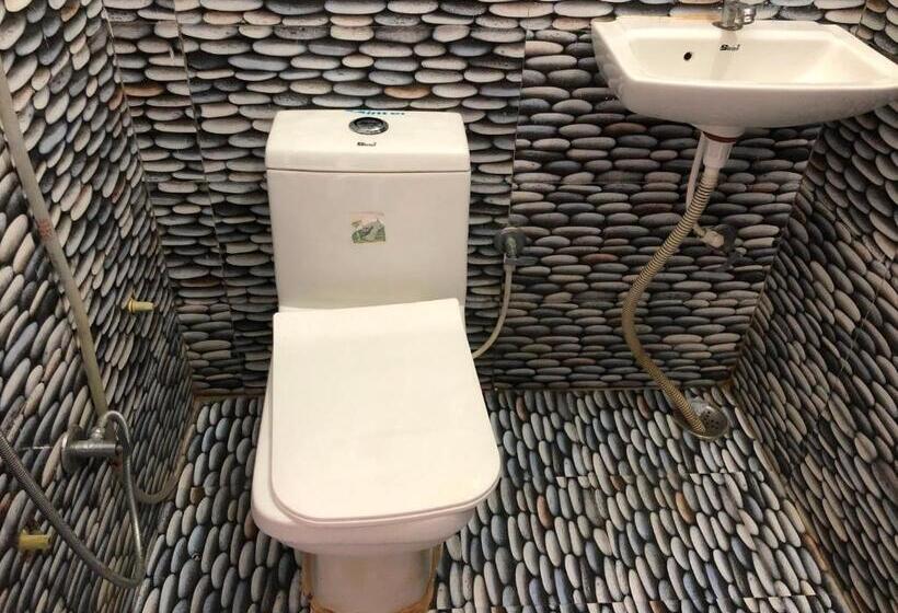 اتاق کلاسیک سه تخته, Oyo Hotel Kanha
