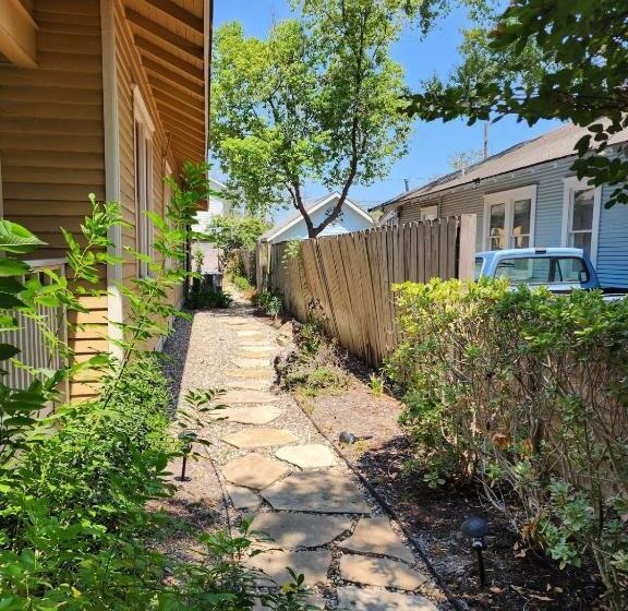 דירת חדר, Cute & Quiet Garage Apt Home