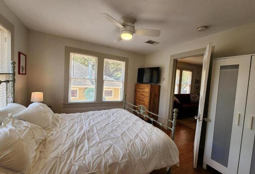 דירת חדר, Cute & Quiet Garage Apt Home