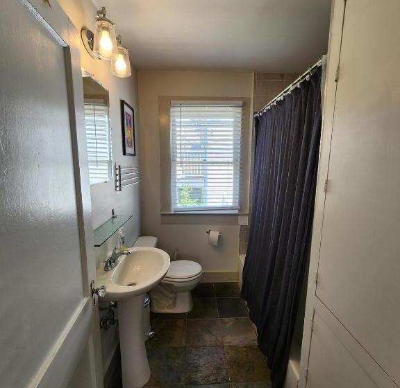דירת חדר, Cute & Quiet Garage Apt Home