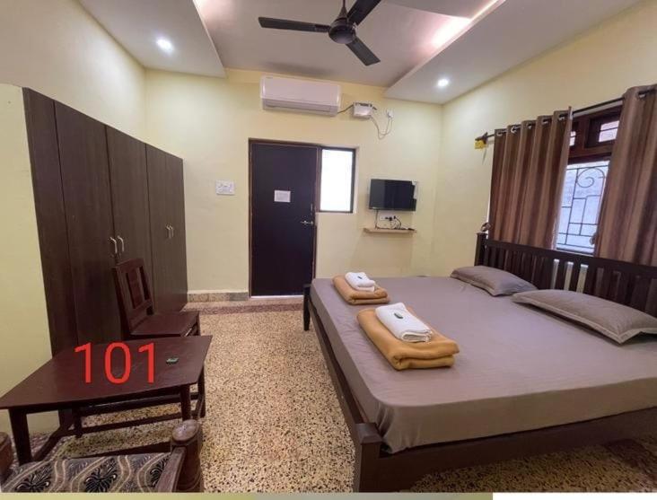 Номер Стандарт с Балконом, Dhruv Guest House