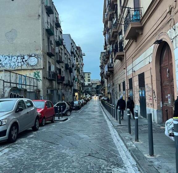 سوییت خانوادگی, Momarooms