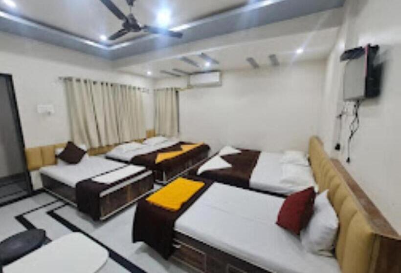 Номер Deluxe, Ram Leela Lodge, Tuljapur