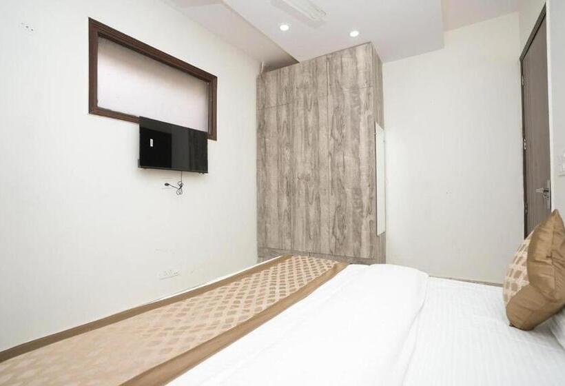 اتاق لوکس, Sarthi Guest House In Jangpura Bhogal Near Nizamuddin Railway Station