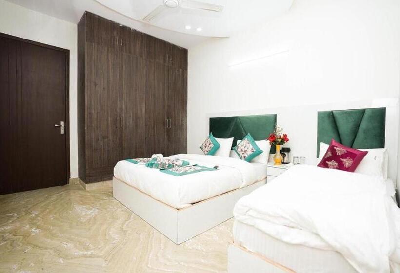 اتاق سوپریور سه تخته, Sarthi Guest House In Jangpura Bhogal Near Nizamuddin Railway Station