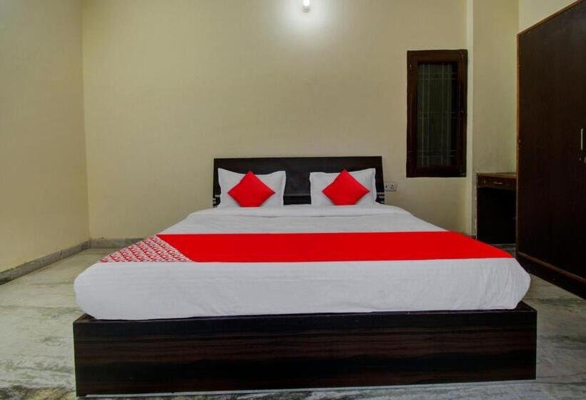 اتاق کلاسیک سه تخته, Oyo Hotel Tanu Palace