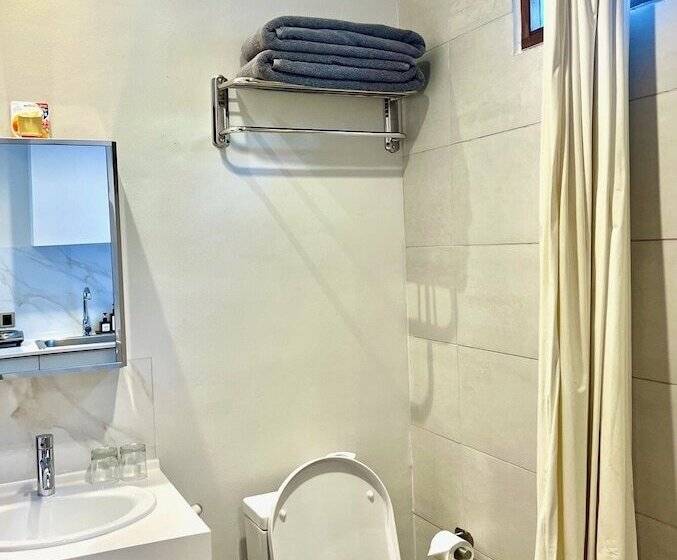 Номер Deluxe, Charlie Guest House