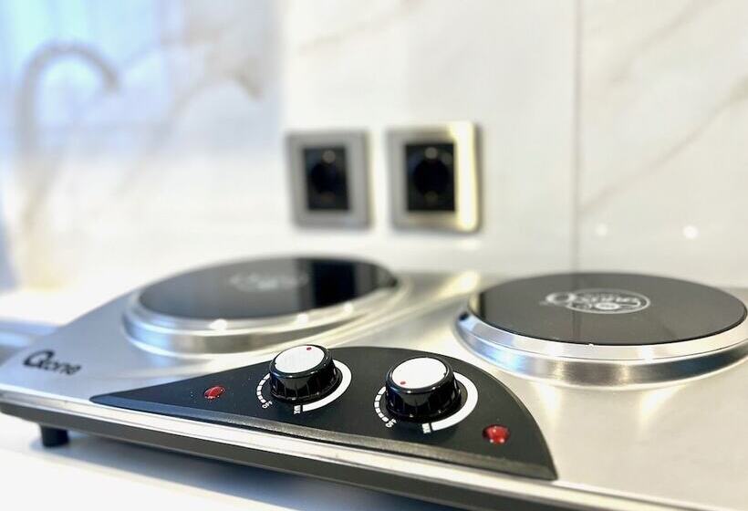 Номер Deluxe, Charlie Guest House