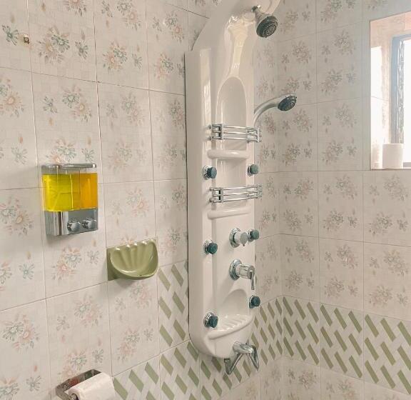Люкс Кровать Кинг, Honeydew Suites By Goaround Homes