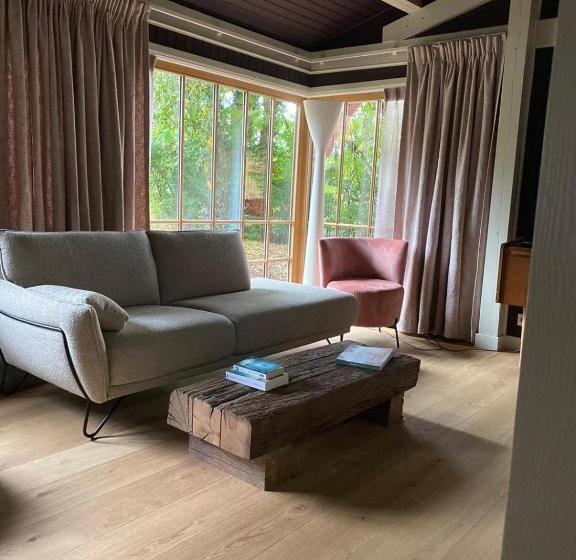 Стандартный Номер Кровать Кинг, Cabanes Avec Jacuzzi Les Pieds Dans La Vignes