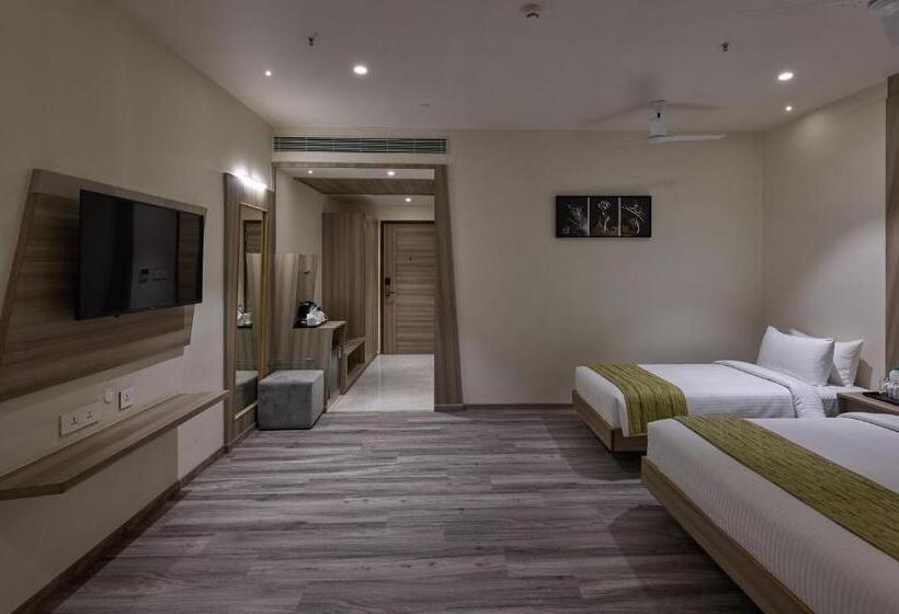 Королевский Люкс, Grand Continent Hosur A Sarovar Portico Affiliate