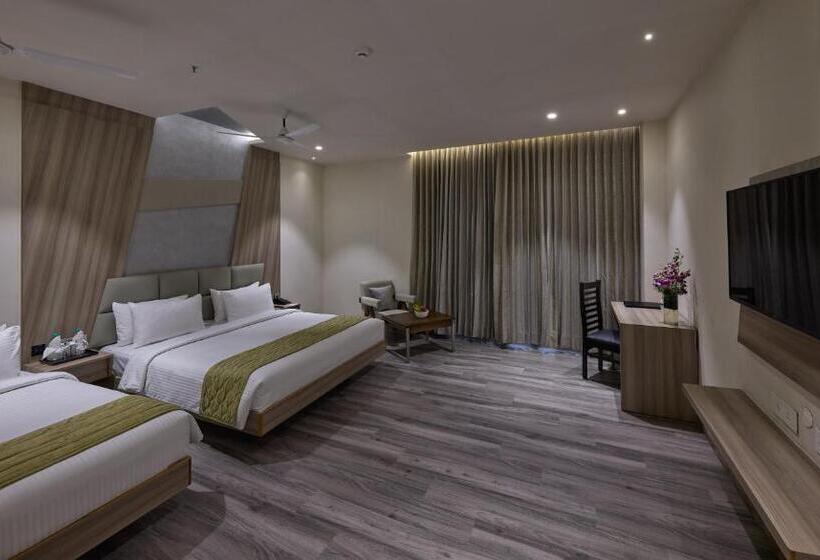 Королевский Люкс, Grand Continent Hosur A Sarovar Portico Affiliate