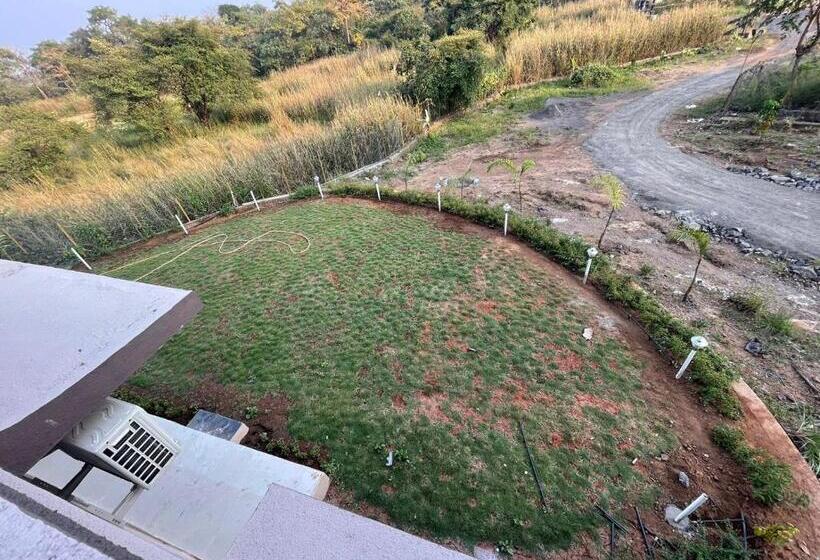Номер Deluxe, Hill Resort Alibaug