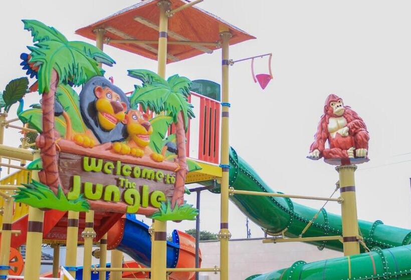 اتاق استاندارد سه تخته با چشم‌انداز استخر, Ivory Park Hotel   Safari Waterworld
