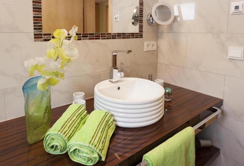 Апартаменты 3 Спальни, Appartement Zint