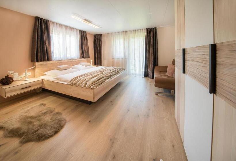 Апартаменты 3 Спальни, Appartement Zint