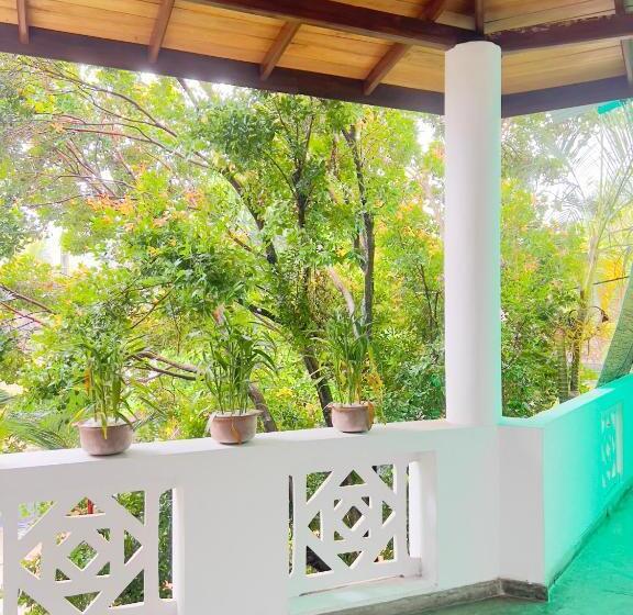 Номер Стандарт с Террасой, Galle Fancy Guesthouse, 5 Ac Bedrooms Villa